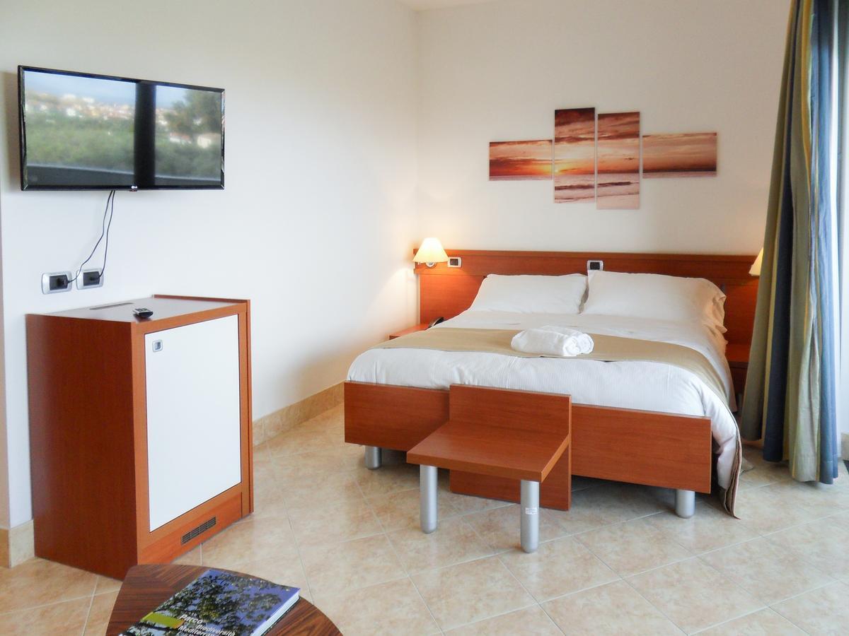 Park Hotel Mirabeau Montepaone Zewnętrze zdjęcie